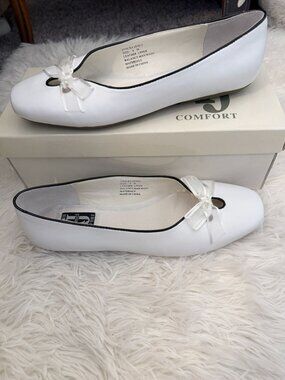 NIB AJ Valenci Womens White Ballet Flats Bow Detail Size 8 M